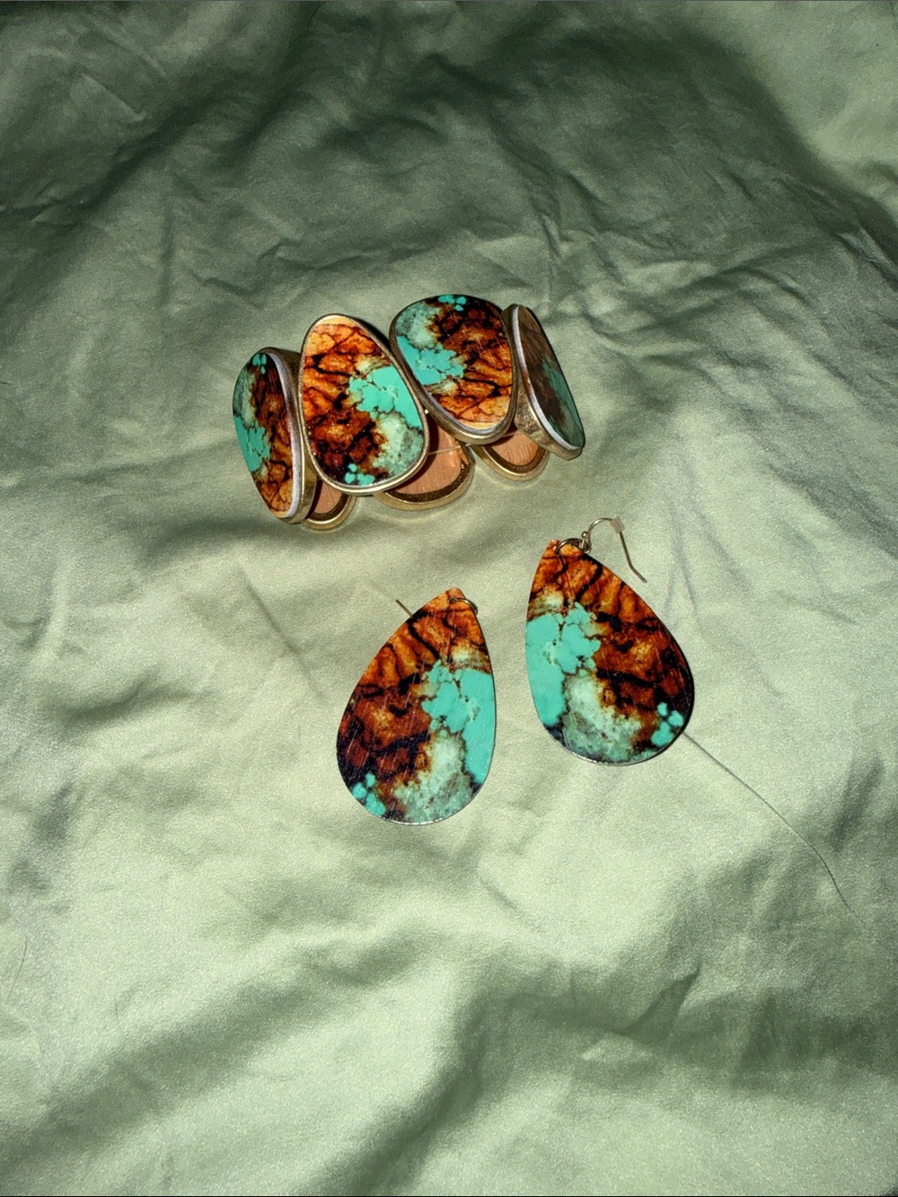 Source Unknown Turquoise and Brown Teardrop Bracelet and Earrings Set